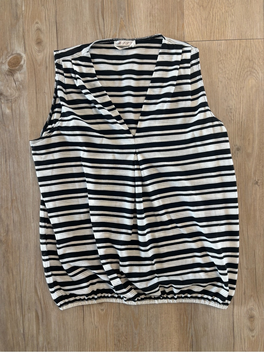 Black and White Striped V-Neck Sleeveless Camisole